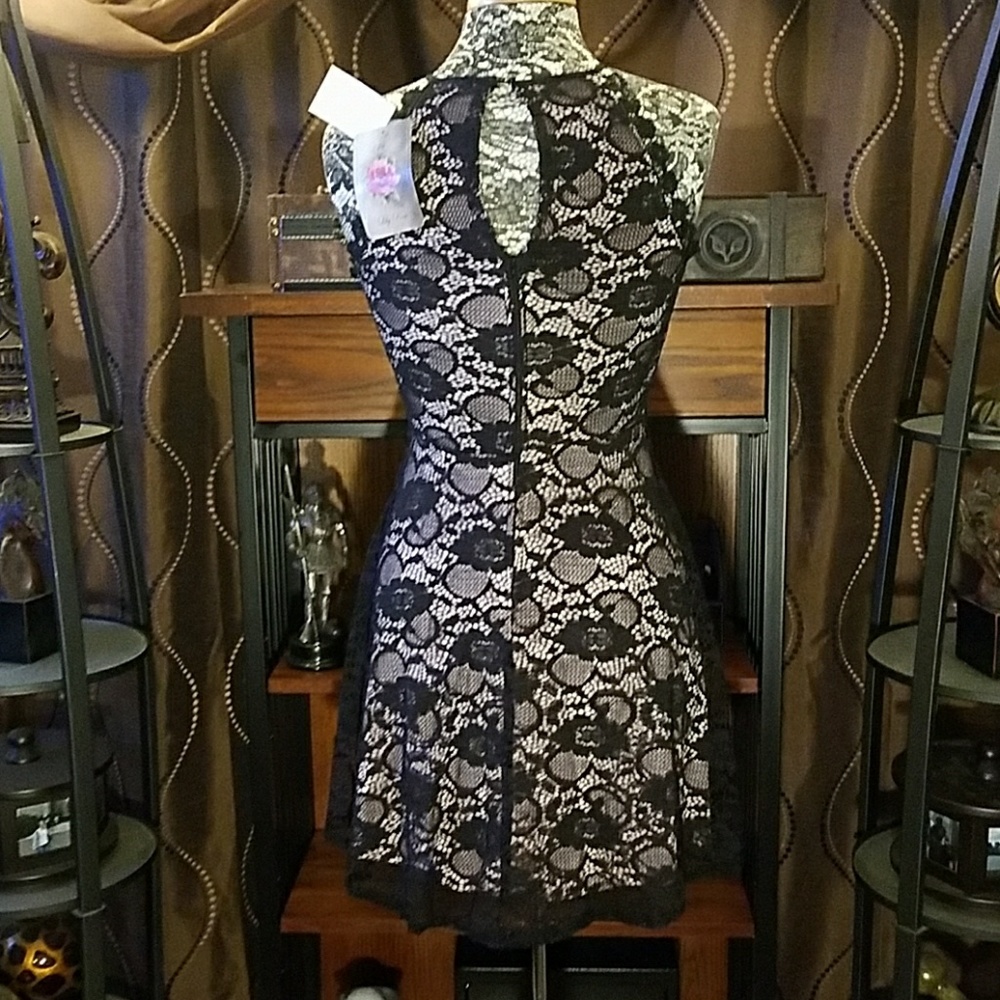 BEAUTIFUL Lily Rose lace dress, size S - Picture 3 of 4